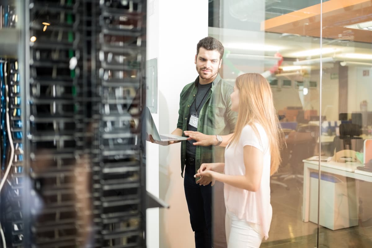 Professionelle Server-Infrastruktur und Rechenzentrum - Hochverfügbare IT-Systeme und Cloud-Computing für Unternehmen